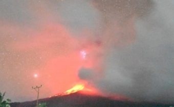 Gunung Lewotobi Laki-laki meletus pada Selasa (14102025). (Source: PGA Lewotobi Laki-Laki)