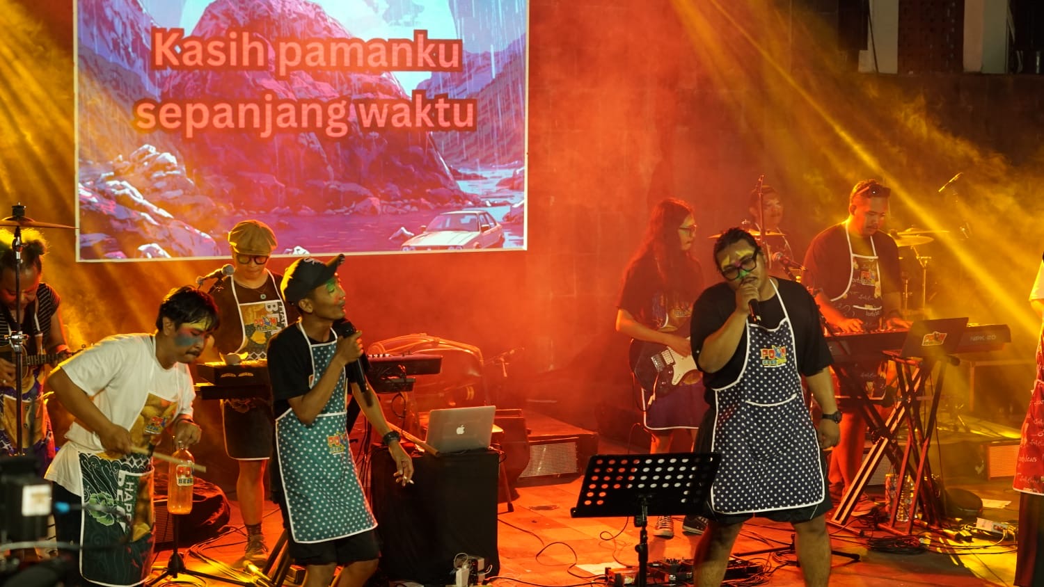 Konser Tunggal Poem Bengsing di TBY