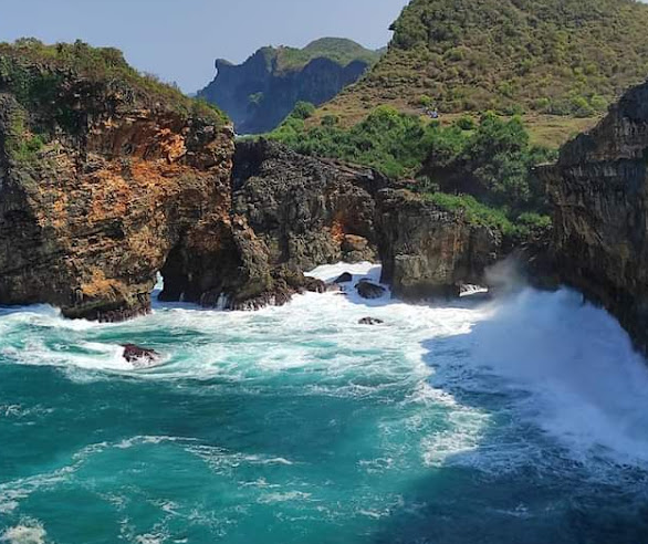 Daya Tarik Pantai Ngungap di Gunungkidul: Tiket Murah, Pemandangan Spektakuler, dan Misteri Ratu Kidul 2 Pantai Ngungap di Gunungkidul (Source: Google Maps)