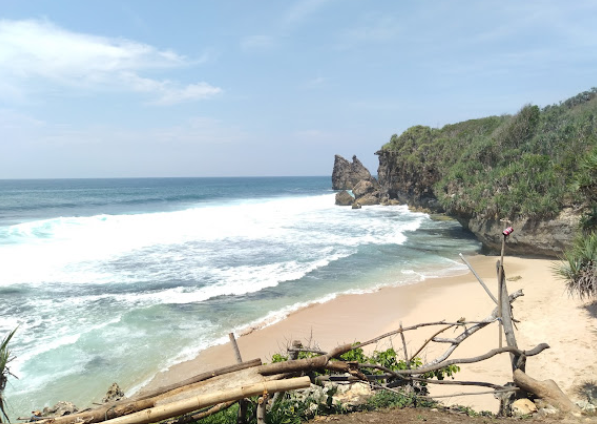 Pantai Midodaren Gunungkidul