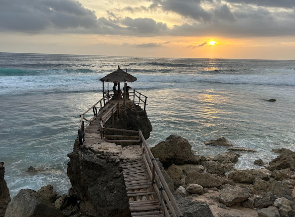 Pantai Watu Lawang Gunungkidul. (Source: Google Maps)