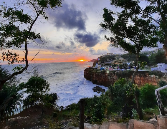 Taman Watu Resort Gunungkidul: Wisata Alam dan Kuliner dengan Pemandangan Sunset di Pantai Gesing, Berapa Harga Tiketnya? 2 Pemandangan di Taman Watu Resort Gunungkidul (Source: Google Maps)