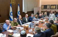 Perdana Menteri Benjamin Netanyahu memimpin rapat kabinet keamanan (Source: VOA Indonesia)