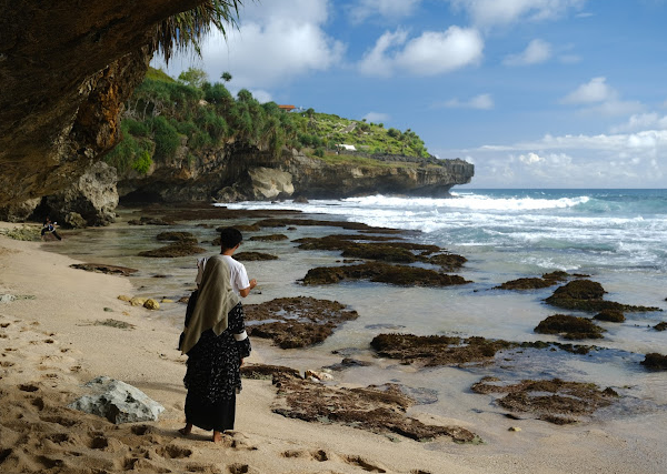 5 Fakta Pantai Midodaren Gunungkidul: Surga Tersembunyi dengan Pesona Alam yang Menawan 2 Pantai Midodaren Gunungkidul (Source: Google Maps)
