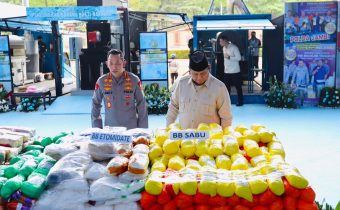 Presiden Prabowo Subianto memusnahkan barang bukti narkoba. (Source: BPMI Setpres)