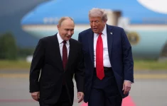 Presiden Vladimir Putin dan Presiden Donald Trump (Source: Politico)