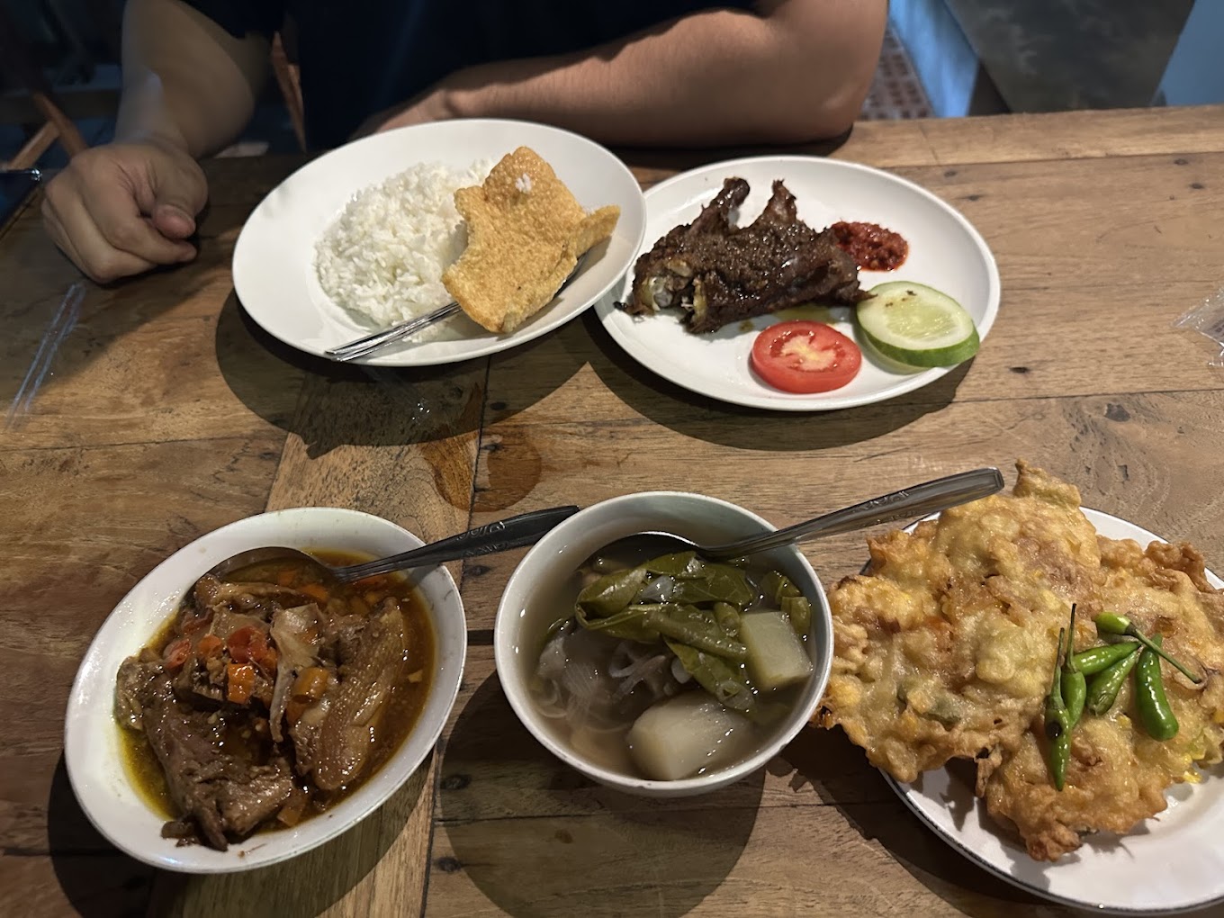 Warung Bu Ageng Jogja: Kuliner Rumahan Favorit Artis dan Mark Zuckerberg 2 Salah satu menu makanan di Warung Bu Ageng (Source: Google Maps)