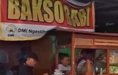 Spanduk Bakso Babi di Bantul (Source: Instagram Halal Corner)