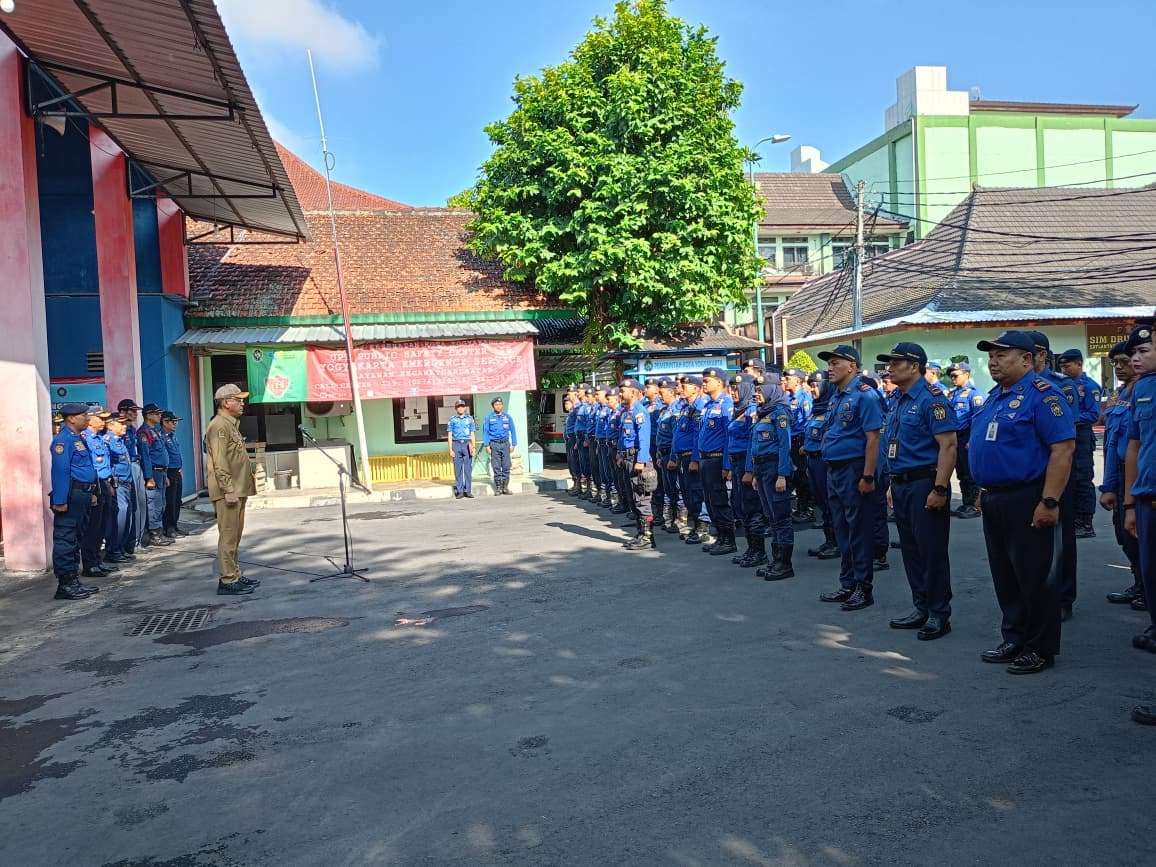 Apel anggota Damkarmat Kota Yogyakarta dipimpin Wakil Wali Kota Yogyakarta, Wawan Harmawan (Source: RRI)