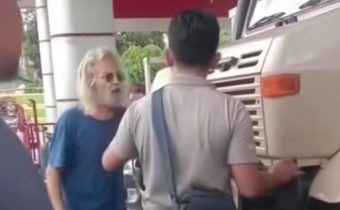 Bule Jerman Marah di SPBU Bone (Source: Detik)