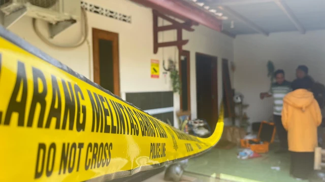 Garis polisi dipasang di TKP (Source: Kumparan)