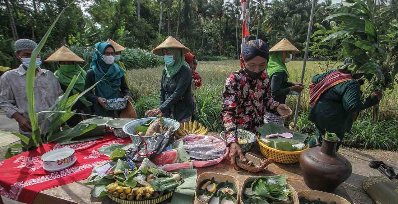 Filosofi dan Keunikan Sego Wiwit, Sajian Tradisional Penuh Makna dari Yogyakarta 2 Isi Sego Wiwit (Source: Visiting Jogja)