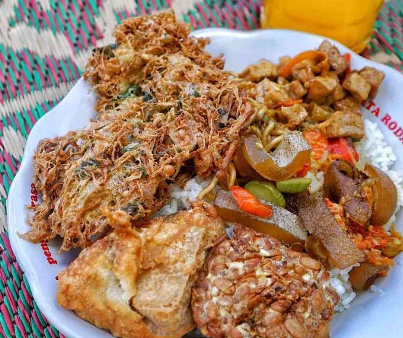 Menu telur dadar gobal-gabul (Source: Visiting Jogja)