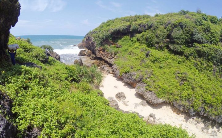 Pantai Mbirit Gunungkidul. (Source: IG @ponkge_)