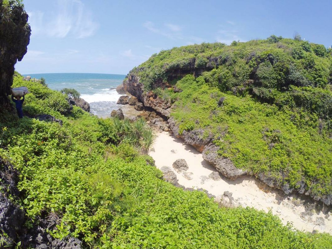 Pantai Mbirit Gunungkidul. (Source: IG @ponkge_)