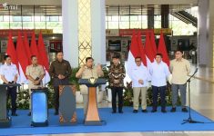 Presiden Prabowo Subianto saat berada di Stasiun Tanah Abang Baru (Source: Youtube Setpres)