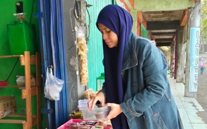 Perjuangan Inspiratif Firdhailsa Cintora sebagai Penjual Dimsum di Tengah Tantangan Ekonomi