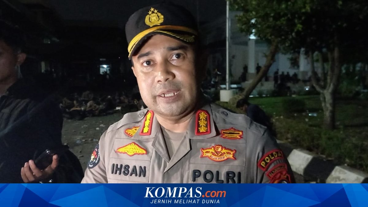 Polisi Tembakkan Gas Air Mata untuk Bubarkan Massa Ricuh di Yogyakarta