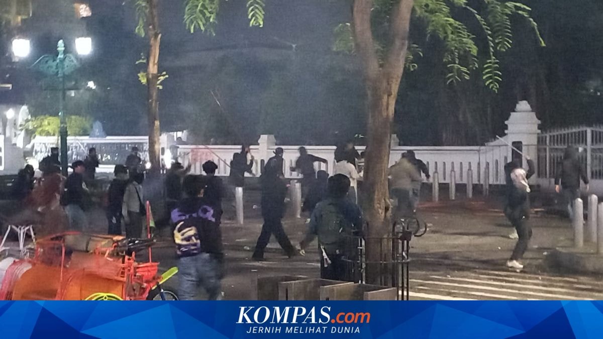 Kericuhan Demo di Yogyakarta, Massa Tak Dikenal Lempar Batu dan Petasan